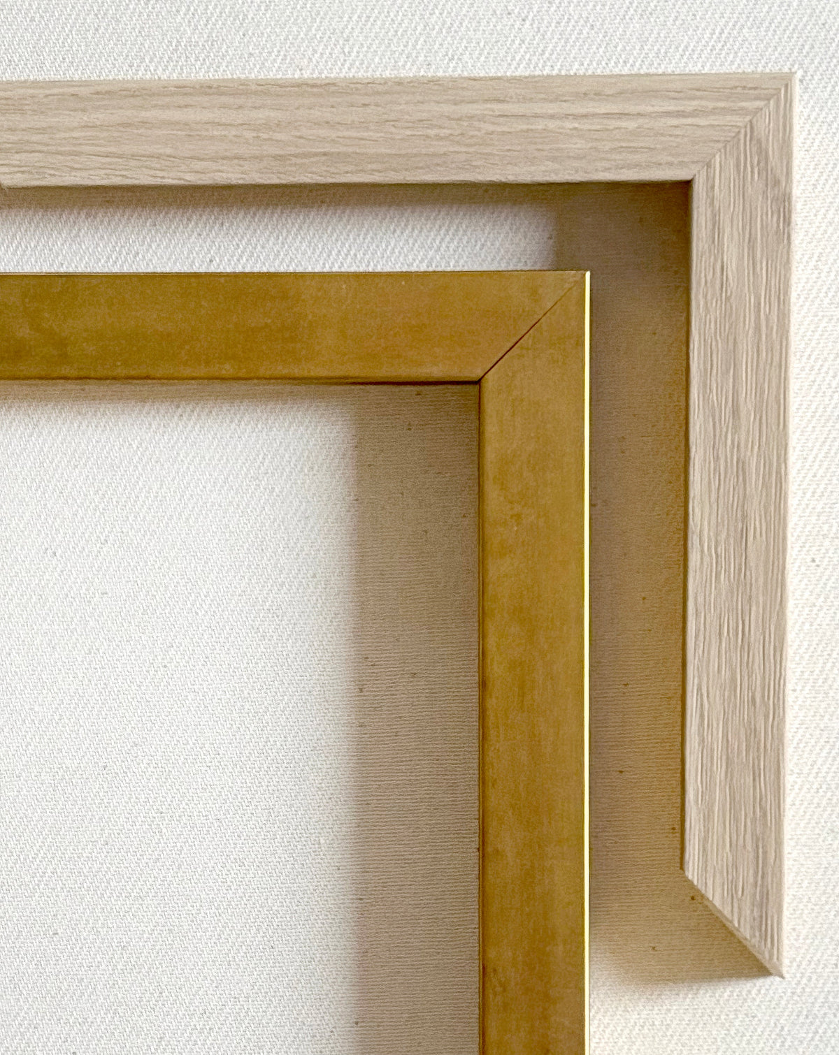 Classic frames in oak natural and gold